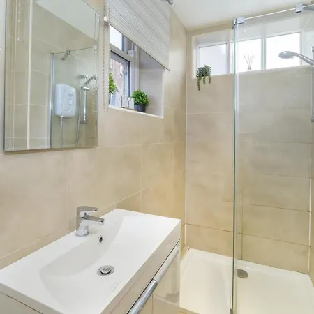 The Beehive Studio Apartment *